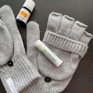 Young Living Citrus Fresh Oil Vanilla Mint Chapstick Knit Mitten Gloves Bundle